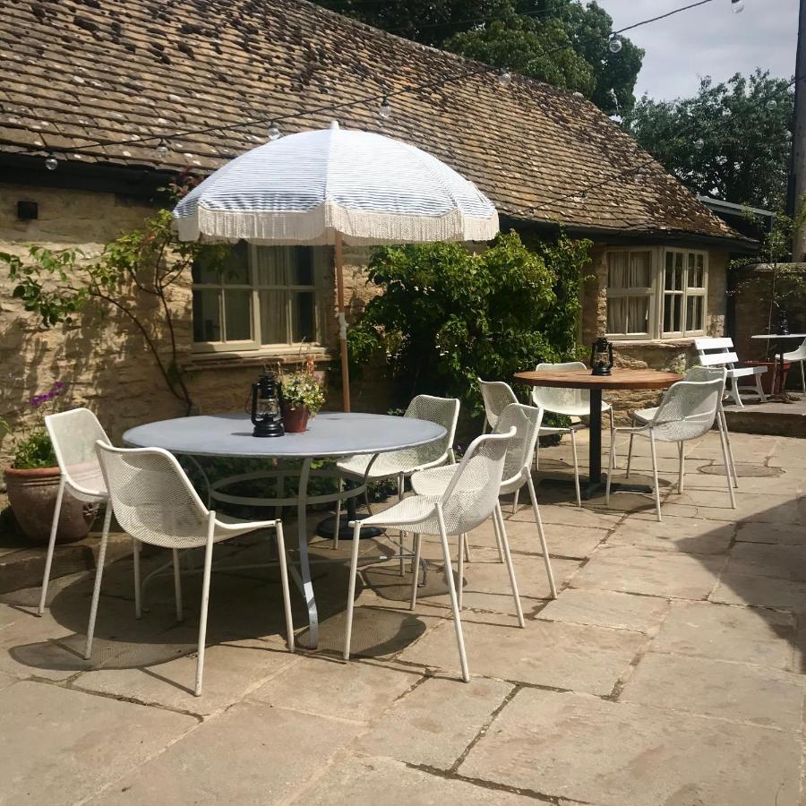 Hotel Royal Oak Ramsden Exterior foto